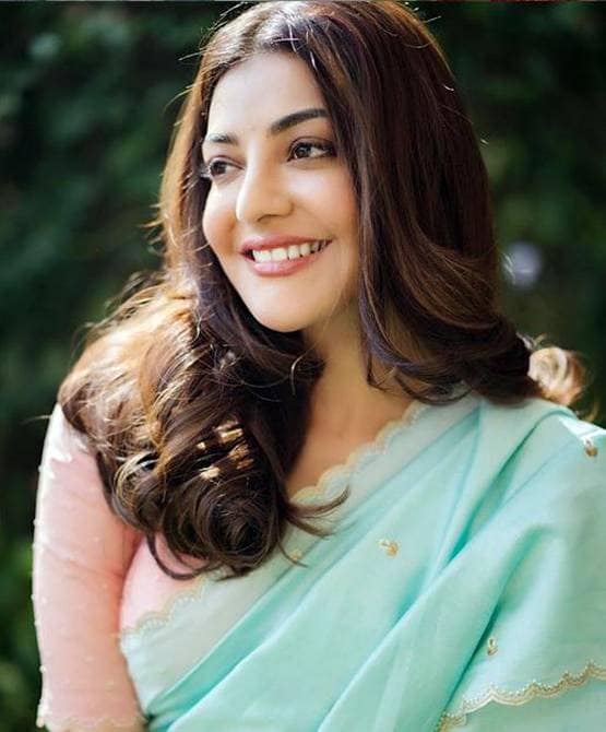 पूल किनारे पानी संग खेलती दिखीं काजल अग्रवाल, फोटोशूट वायरल