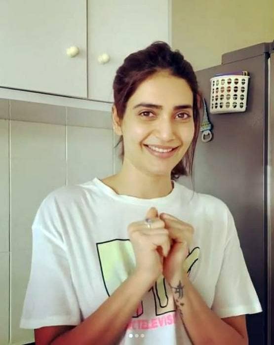 झाड़ू-पोछा बना सेलेब्स का टाइम पास, कटरीना से शिल्पा तक का हुआ ये हाल