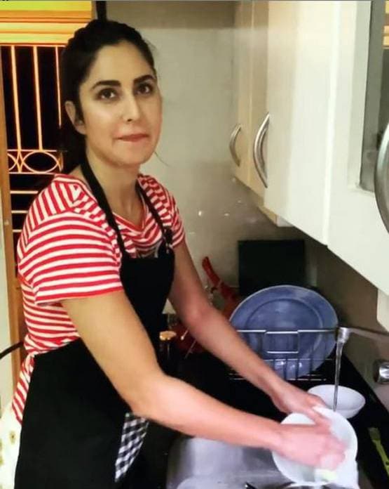 झाड़ू-पोछा बना सेलेब्स का टाइम पास, कटरीना से शिल्पा तक का हुआ ये हाल