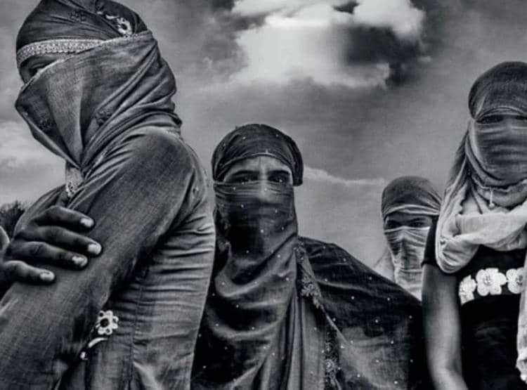 सलवार-सूट पहन गर्लफ्रेंड से मिलने पहुंचा, लोगों ने बच्चा चोर समझकर पीटा