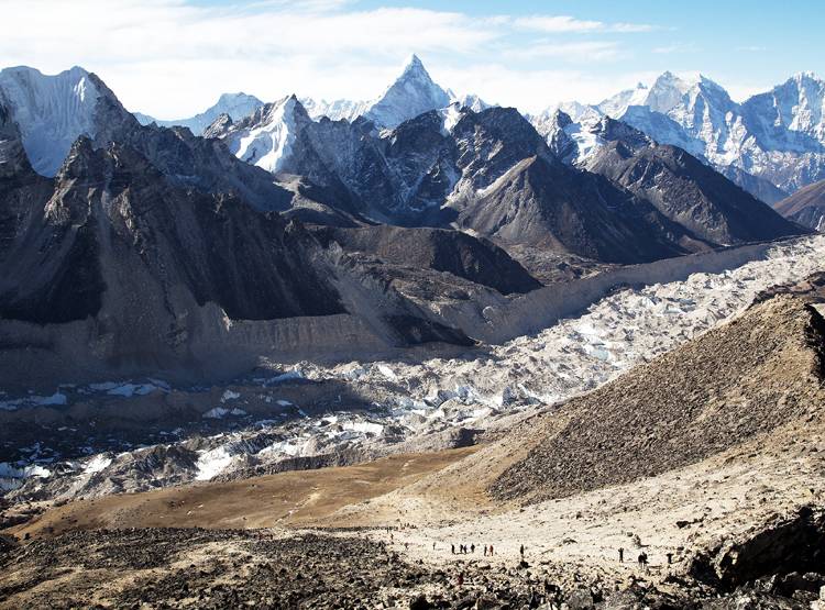 कोरोना का खतरा, चीन ने बंद किया माउंट एवरेस्ट पर चढ़ाई का रास्ता