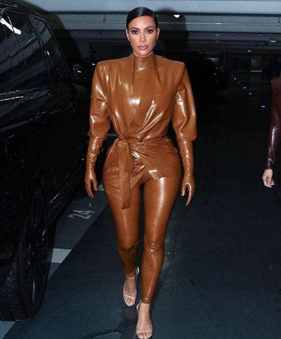 किम ने पहना ऐसा बॉडीसूट, खिंच गई मसल्स, वॉशरूम जाना हुआ मुश्किल