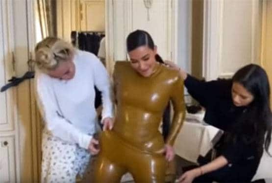 किम ने पहना ऐसा बॉडीसूट, खिंच गई मसल्स, वॉशरूम जाना हुआ मुश्किल