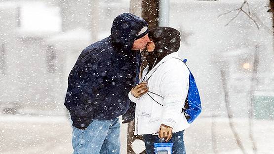 कोरोना को भुनाने में जुटी पॉर्न इंडस्ट्री, बताया जा रहा बचाव का तरीका