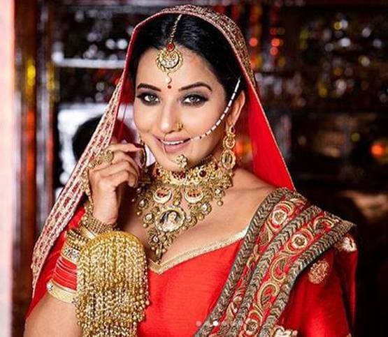 लॉकडाउन के बीच फैंस को ट्रीट, मोनालिसा ने शेयर किया ब्राइडल फोटोशूट