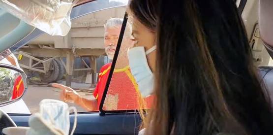 कोरोना से जंग में आगे आई ये एक्ट्रेस, जरूरतमंद को बांटे मास्‍क-सेनेटाइजर