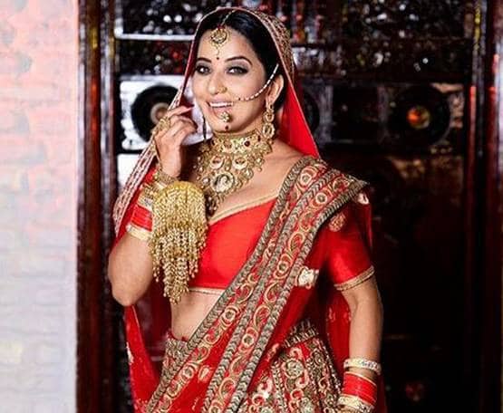 लॉकडाउन के बीच फैंस को ट्रीट, मोनालिसा ने शेयर किया ब्राइडल फोटोशूट