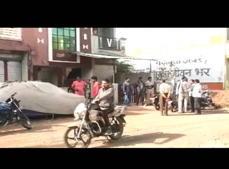 महिला जेल प्रहरी का घर में मर्डर, प्रेमी ने न‍िकाला इस बात का गुस्सा