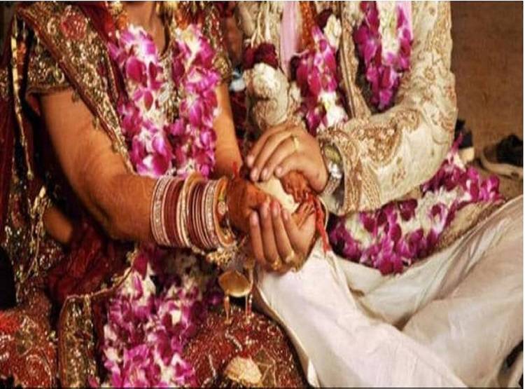 सुहागरात से पहले मोबाइल पर आया पत्नी का वीडियो और फिर...