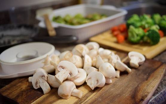 हर महिला को जरूर खानी चाहिए ये 15 चीजें, दूर रहेंगी बीमारियां