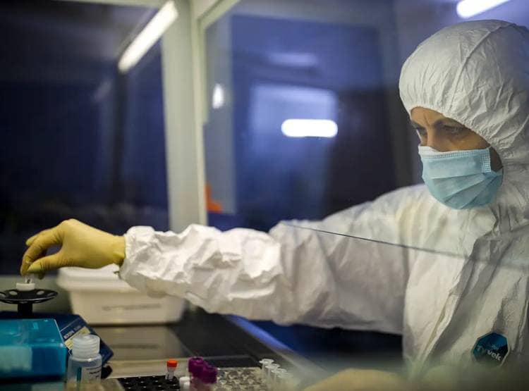 चीनी स्वास्थ्य अधिकारी का दावा- अप्रैल में आ सकते हैं कोरोना के टीके