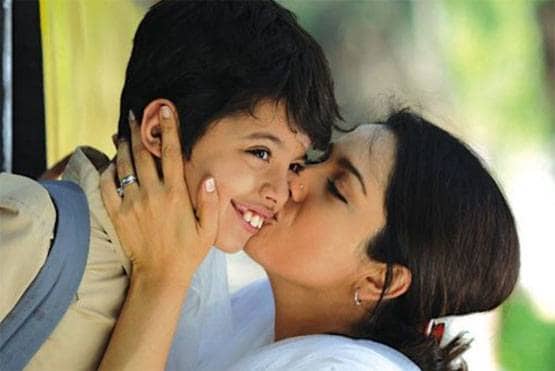 घर में बैठकर हो गए हैं बोर? परिवार संग देखें ये फैमिली ड्रामा मूवीज