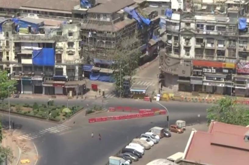 कोरोना से जंग में देशभर की सड़कें सूनी, दिल्ली के दिल में कबूतरों का डेरा!