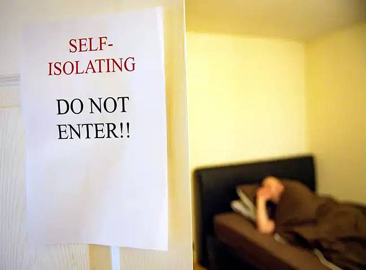 लॉकडाउनः मालिक को खाने थे चिप्स, कुत्ते ने किया कुछ ऐसा कि बना स्टार