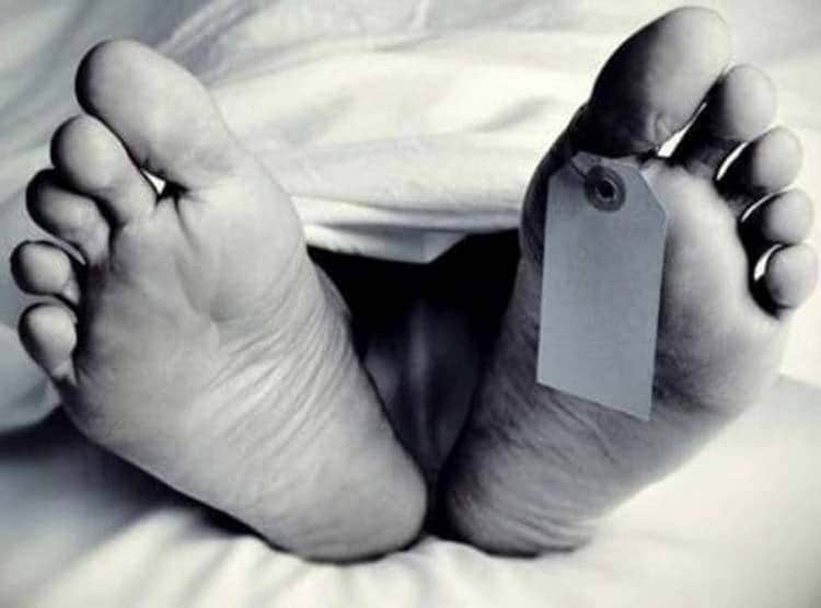 मां ने अपने बॉयफ्रेंड से करा दी शादी, तंग आकर बेटी ने की खुदकुशी