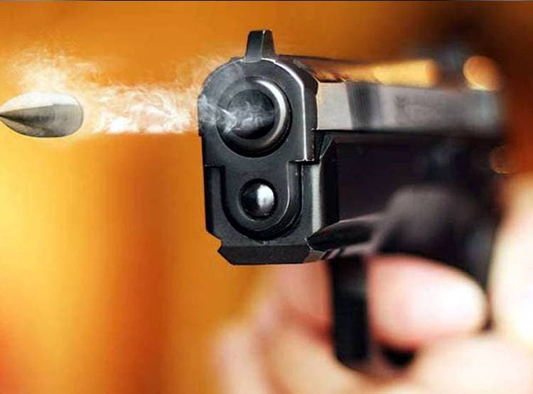 कत्ल करके भाग रहा था कात‍िल, 50 मीटर दूर सीने में पड़ी गोली