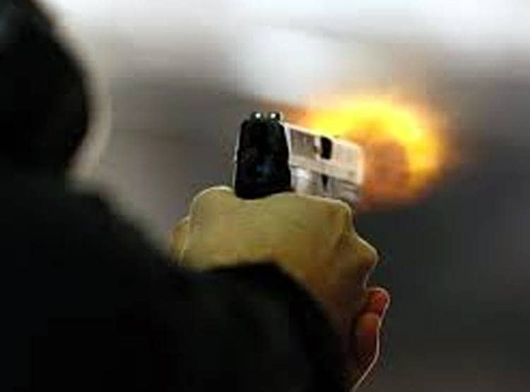 कत्ल करके भाग रहा था कात‍िल, 50 मीटर दूर सीने में पड़ी गोली