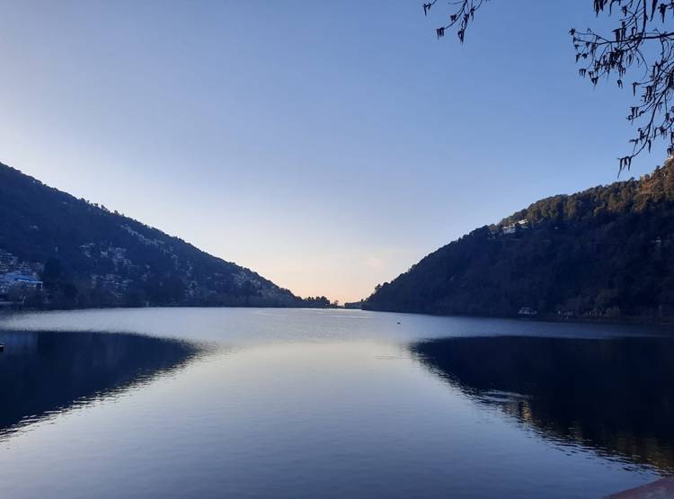 नैनी झील में दिखा तीर का प्रतीक, कोरोनावायरस के बारे में ऐसा मानने लगे लोग