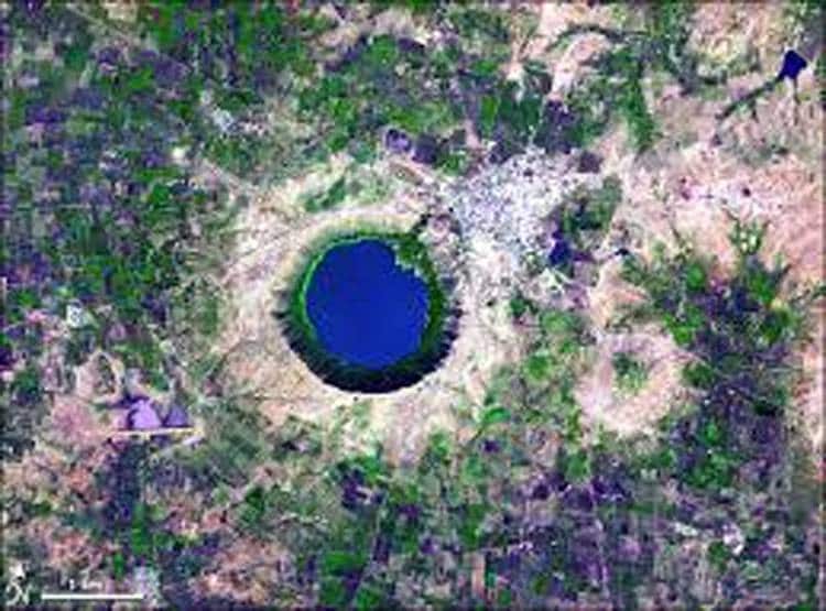 भारत की इस झील के पीछे पड़े दुनिया भर के वैज्ञानिक, मंगल जैसी सतह