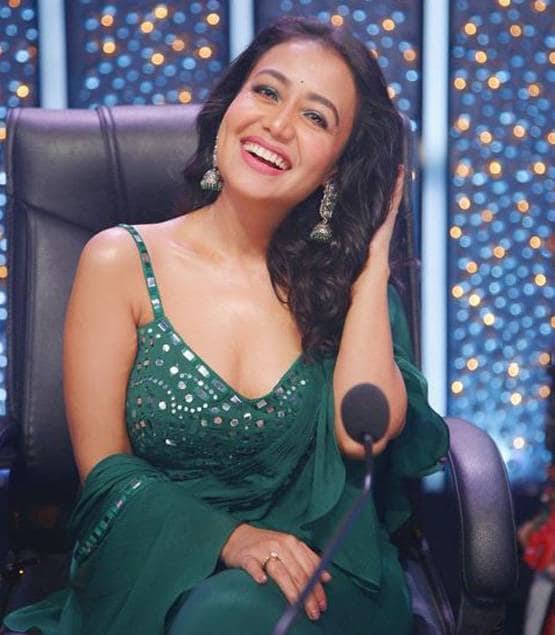 कभी 1 कमरे के घर में किराए पर रहती थीं नेहा, अब बनाया खुद का बंगला