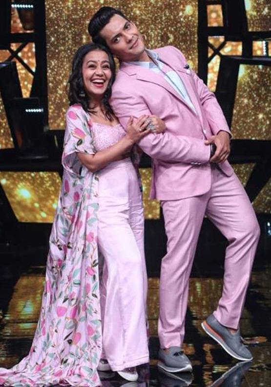 कभी 1 कमरे के घर में किराए पर रहती थीं नेहा, अब बनाया खुद का बंगला