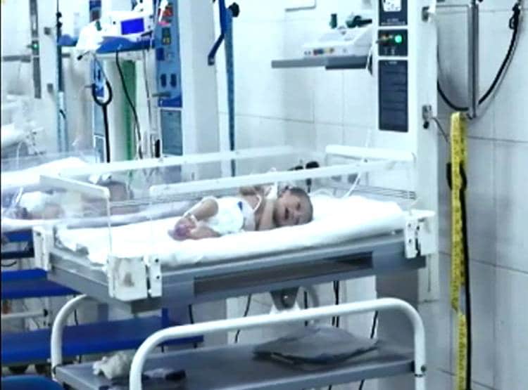 जन्म देने के कुछ घंटे बाद सड़क पर बच्चा छोड़ गई बेरहम मां