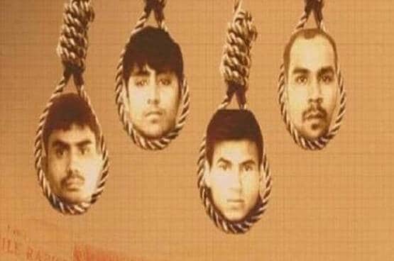 चारों दोषियों को फांसी, तिहाड़ के बाहर निर्भया जिंदाबाद के नारे, बांटे गए लड्डू