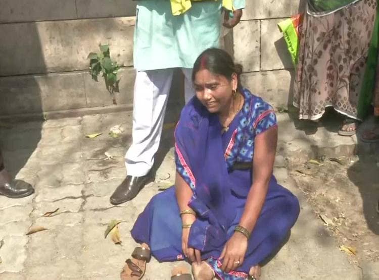 निर्भया केस: फांसी तय, दोषी अक्षय की पत्नी कोर्ट परिसर में बेहोश