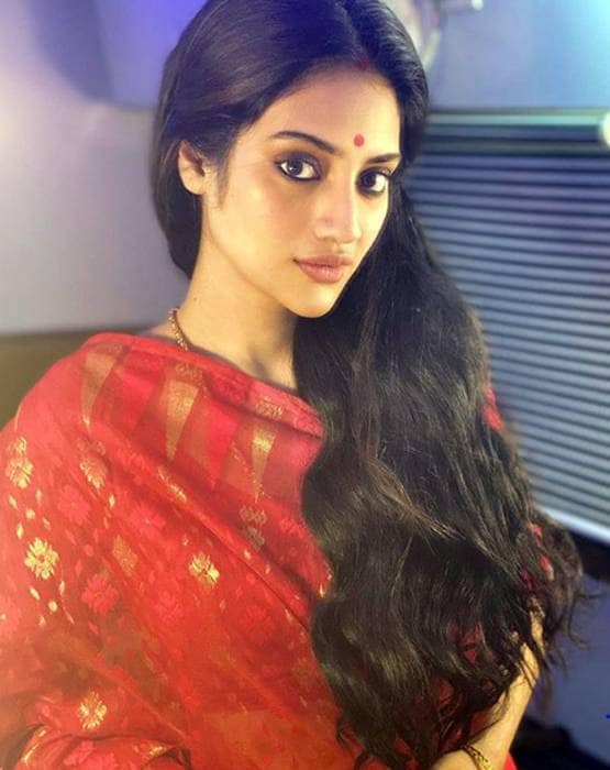 हाथ धोना सिखाते वक्त नुसरत से हुई ये बड़ी गलती, यूजर्स ने किया ट्रोल