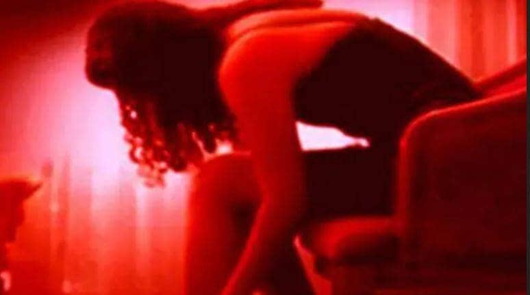 सुहागरात से पहले मोबाइल पर आया पत्नी का वीडियो और फिर...