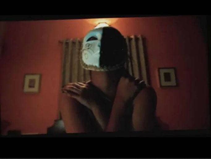 सुहागरात से पहले मोबाइल पर आया पत्नी का वीडियो और फिर...