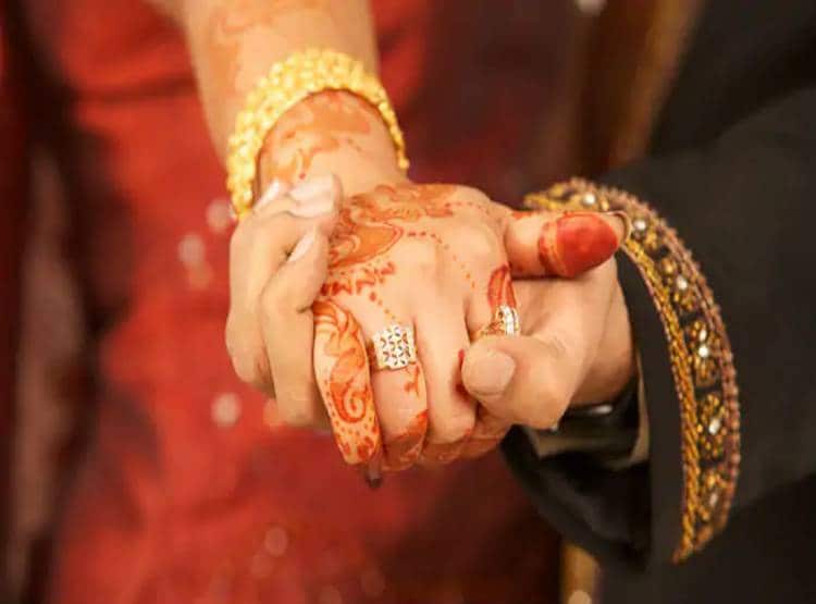 एक महिला के दो पति, प्रेग्नेंट हुई तो दोनों पतियों ने किया अजीब समझौता