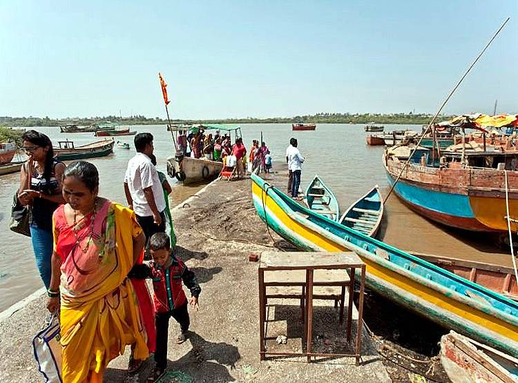 ऐसे हारेगा कोरोनाः दुनिया का पहला गांव जिसने बंद कर दिया पूरा आईलैंड!