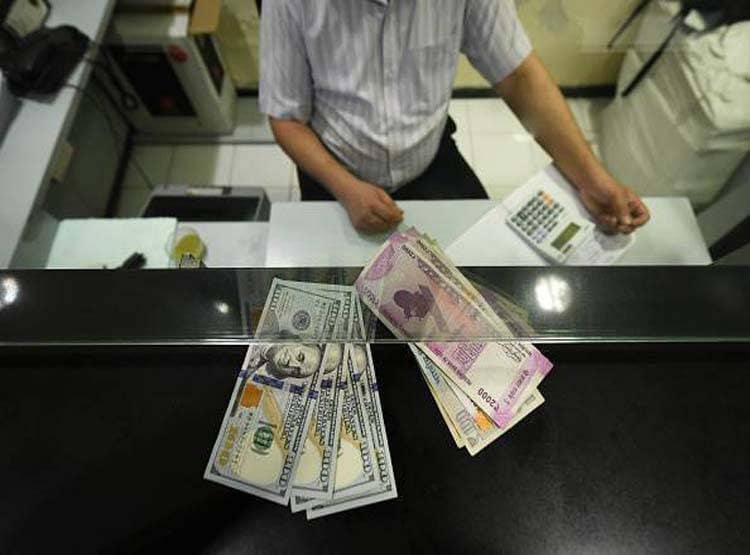 रिजर्व बैंक ने बताया- YES BANK में कौन-कौन लगा रहा कितना पैसा