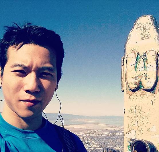 गैरेज में टेंट लगाकर रहता है कोरोना का डॉक्टर ताकि पत्नी-बच्चों को न हो खतरा