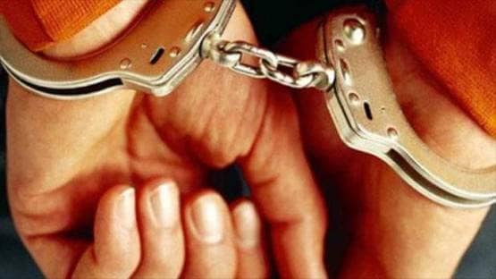 कोरोना के बीच सामान चाटते हुए बनाया Video, आतंक फैलाने के लिए अरेस्ट