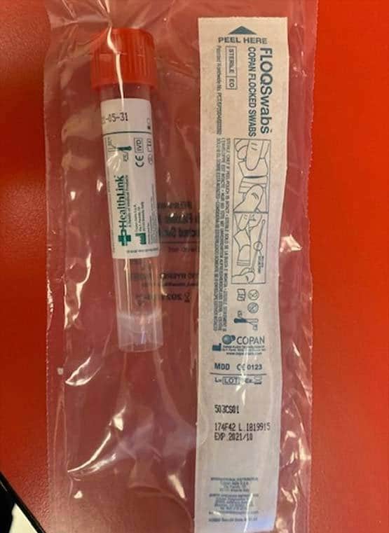 हॉस्पिटल से झोला भरकर ले गया कोरोना टेस्ट किट, चोर CCTV में कैद