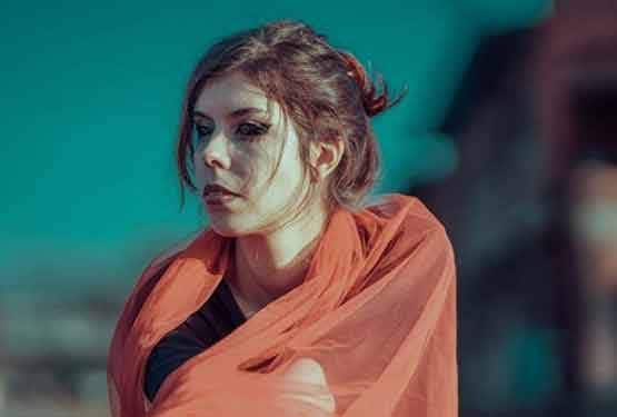 आंखें कलर कराने गई थी लड़की, टैटू वाले की एक गलती से हुई अंधी