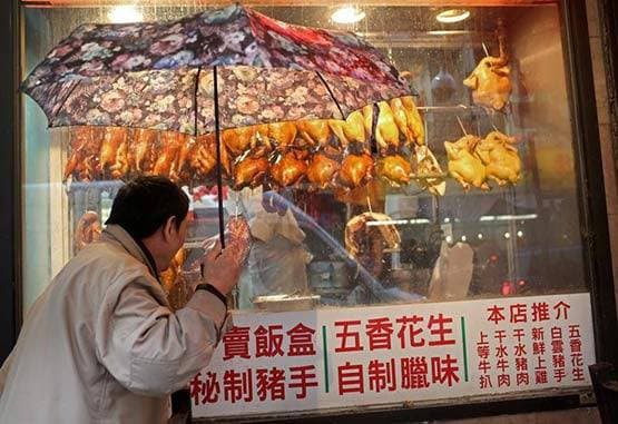 अमेरिका-जापान में फैली कोरोना महामारी तो चीनी रेस्टोरेंट करने लगा सेलिब्रेट