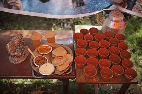 PHOTOS: दिल्ली में हुई गोमूत्र पार्टी, कोरोना वायरस भगाने के लिए लोगों ने पिया