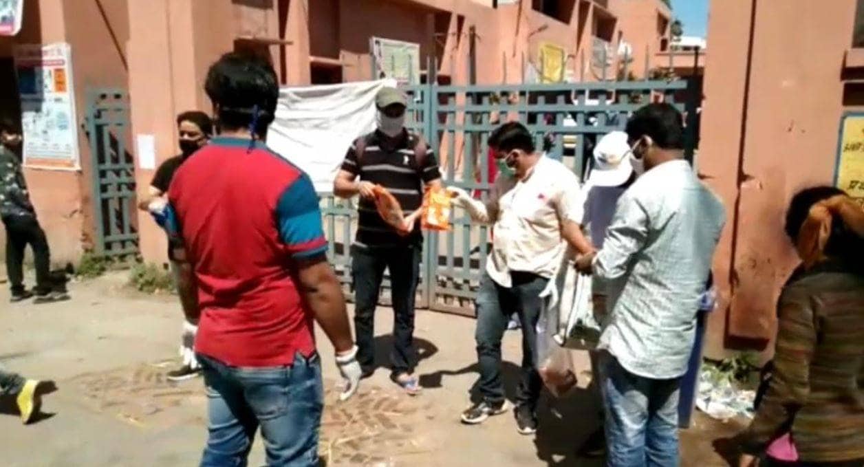 दिल्ली से बसों में भरकर पीलीभीत पहुंचे लोग, फिर मच गया हड़कंप