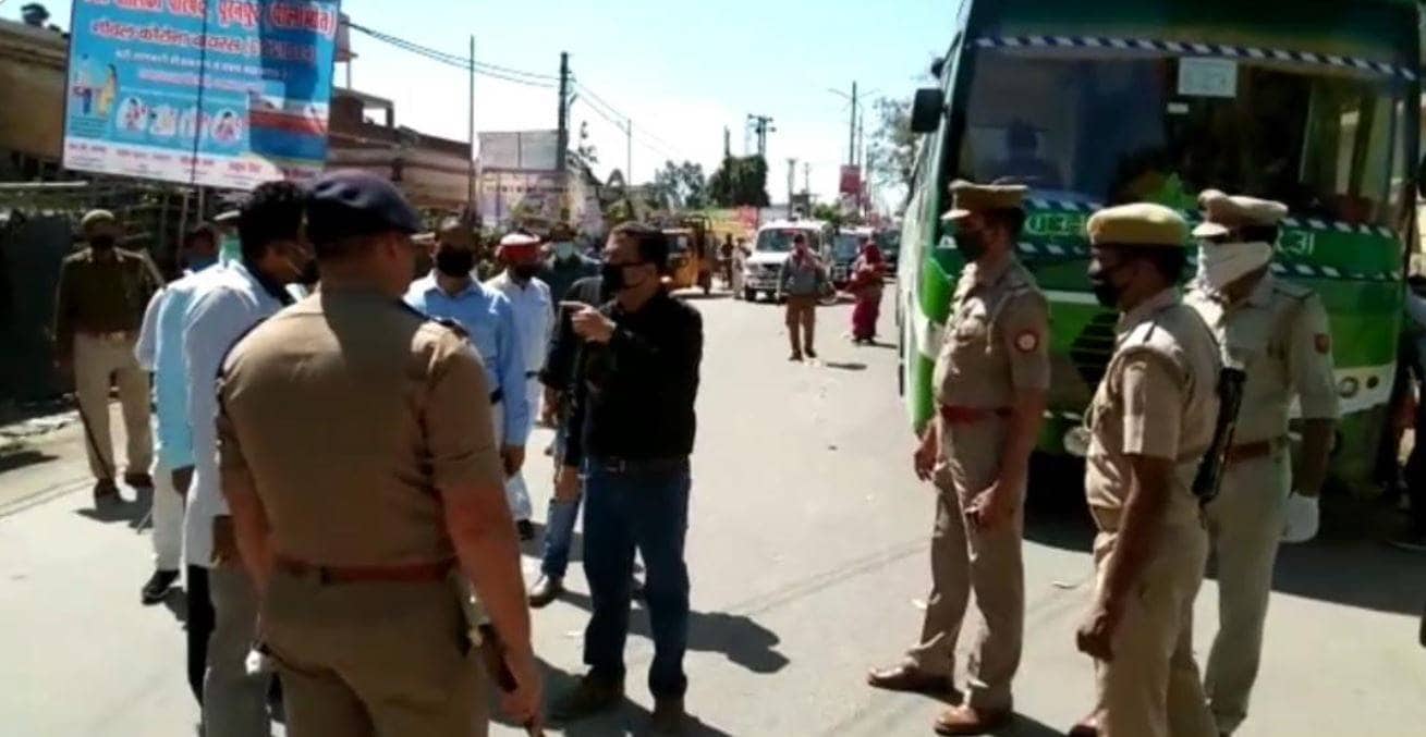 दिल्ली से बसों में भरकर पीलीभीत पहुंचे लोग, फिर मच गया हड़कंप