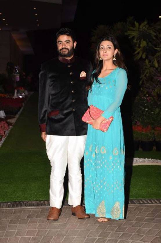 होली मनाने इस अंदाज में पहुंचे प्रियंका-निक, ये सेलेब्स भी हुए शामिल