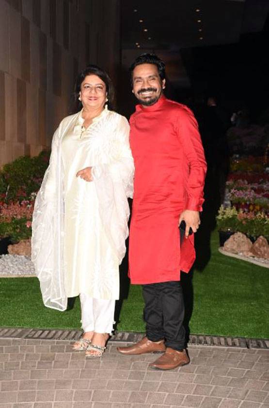 होली मनाने इस अंदाज में पहुंचे प्रियंका-निक, ये सेलेब्स भी हुए शामिल