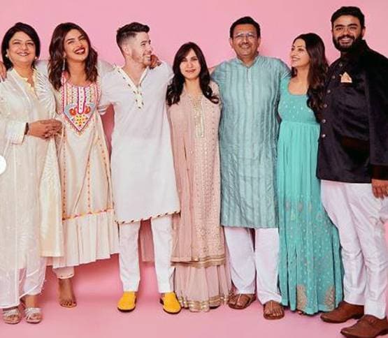 होली बैश में गर्लफ्रेंड संग नजर आए प्रियंका के भाई सिद्धार्थ चोपड़ा, Photos