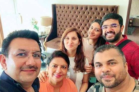 होली बैश में गर्लफ्रेंड संग नजर आए प्रियंका के भाई सिद्धार्थ चोपड़ा, Photos