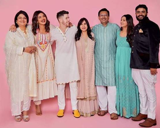 ईशा अंबानी की होली पार्टी में प्रियंका-निक की मस्ती, Inside Photos वायरल