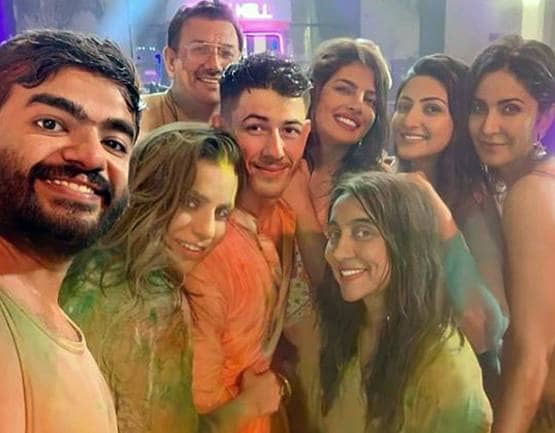ईशा अंबानी की होली पार्टी में प्रियंका-निक की मस्ती, Inside Photos वायरल