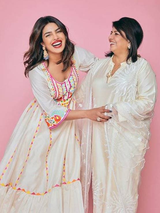 ईशा अंबानी की होली पार्टी में प्रियंका-निक की मस्ती, Inside Photos वायरल