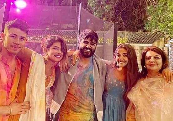 ईशा अंबानी की होली पार्टी में प्रियंका-निक की मस्ती, Inside Photos वायरल